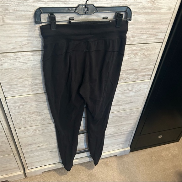 Lululemon Black Tapered Jogger Pants – Size 4 – High-Rise Lightweight Stretch - Picture 6 of 8